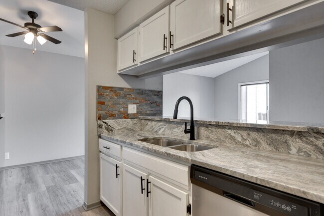 Building Photo - 3704 N 109th Plz