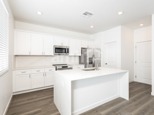 Building Photo - 2331 Devin Ave