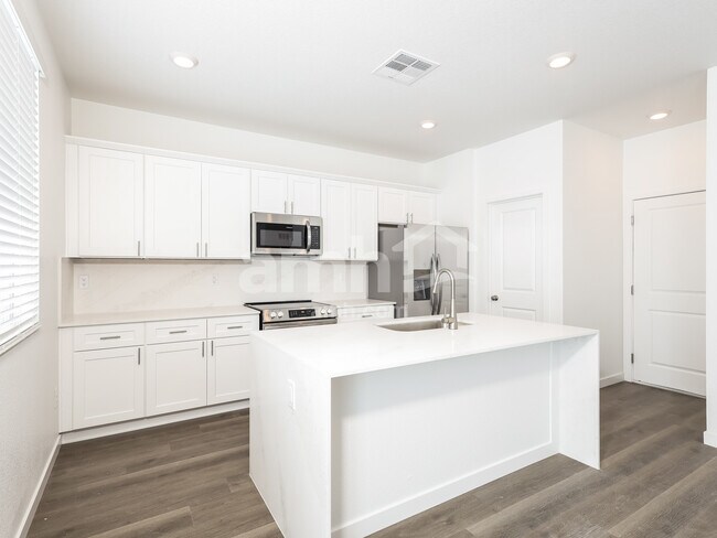 Foto del edificio - 2331 Devin Ave