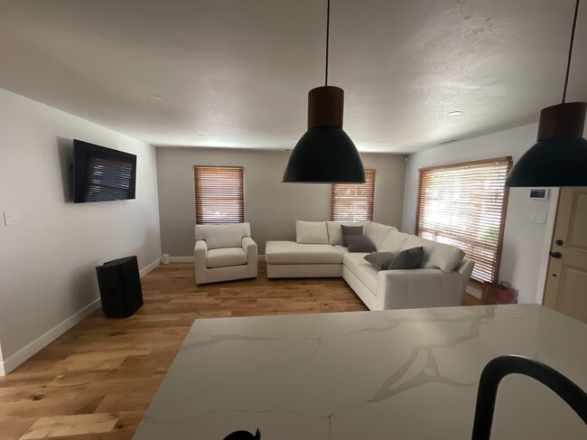 Foto del edificio - 720 Oakwood Ave