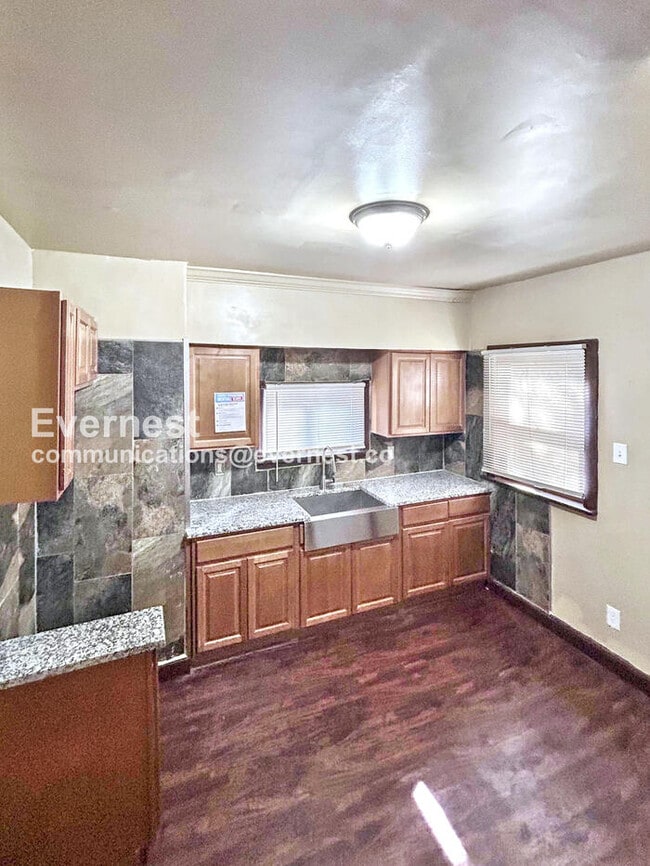 Building Photo - 988 Brunswick Rd