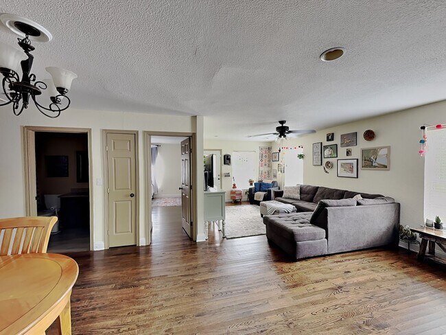 Building Photo - 4705 Selkirk Dr