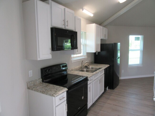 Foto del edificio - 1300 Grace Ave
