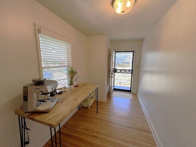 Foto del edificio - 2440 Arthur Rd