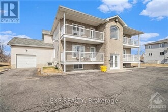Building Photo - 525 Russell Rd