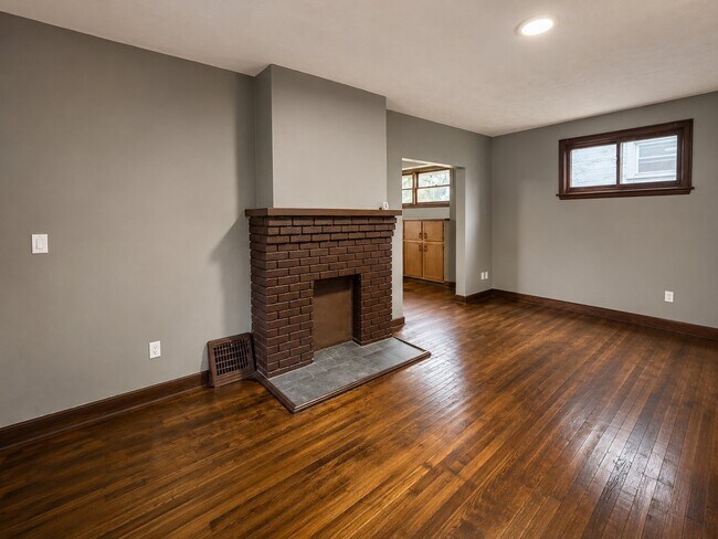 Building Photo - 142 Western Ave