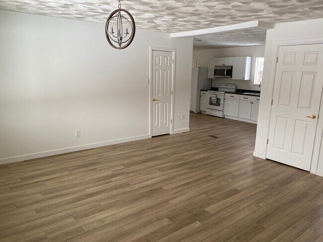 Building Photo - 4530 Willow Rd