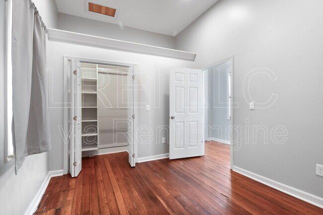 Foto del edificio - 940 E Madison St