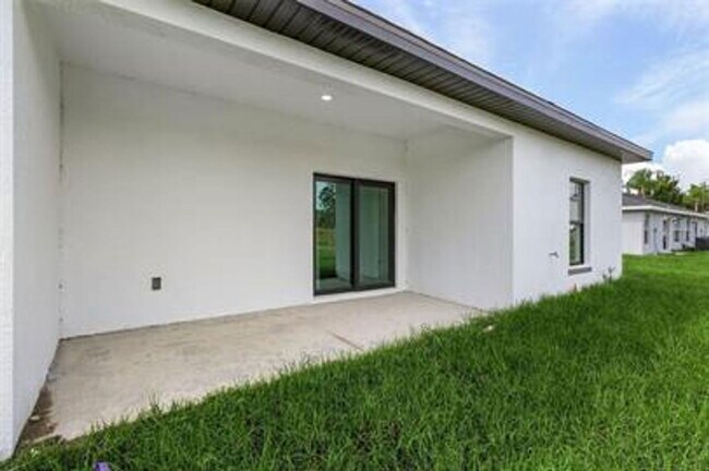 Foto del edificio - 718 SE 8th Terrace