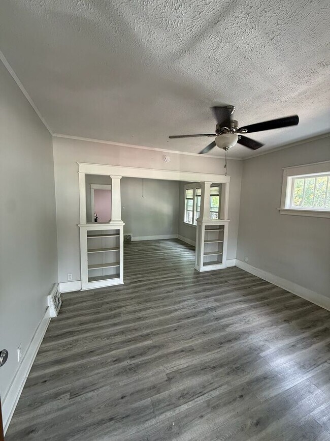 Foto del edificio - 2113 S Meade St