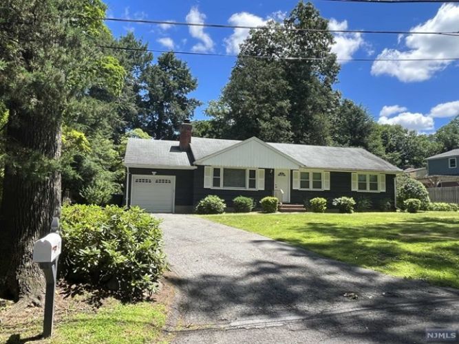 43 Cottonwood Rd, Wayne, NJ 07470 House Rental in Wayne, NJ