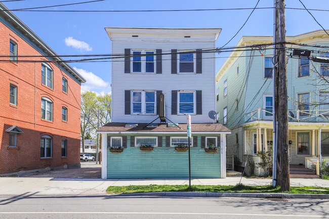 Building Photo - 615 Forest Ave
