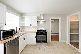 Building Photo - 2525 Woodland Dr