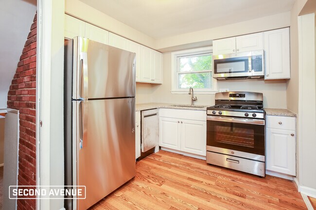 Building Photo - 667 Regency DR