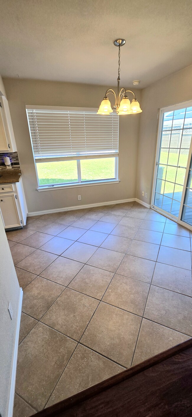 Building Photo - 1701 Brokenshoe Dr