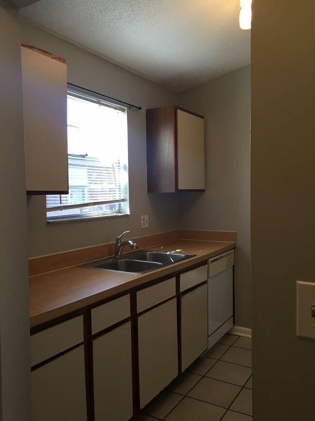 Building Photo - 1458 Gifford Ave Unit B