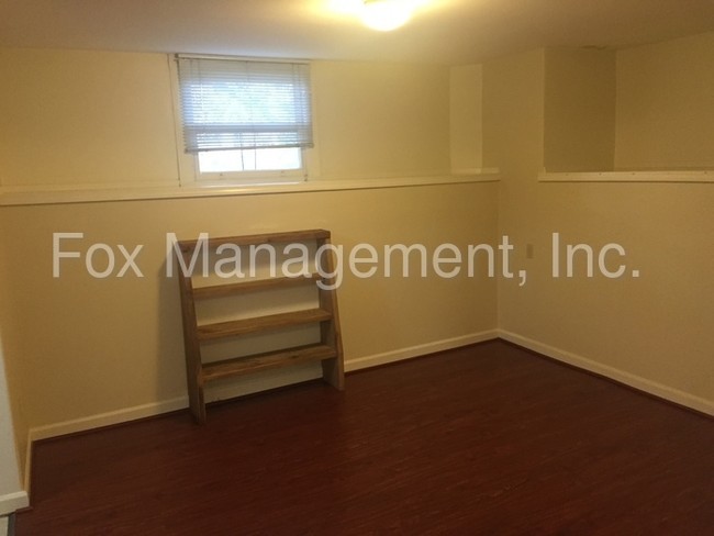 Building Photo - 914 7th St
