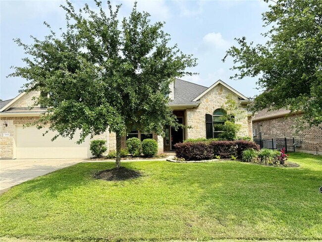 Building Photo - 11011 N Country Club Green Dr