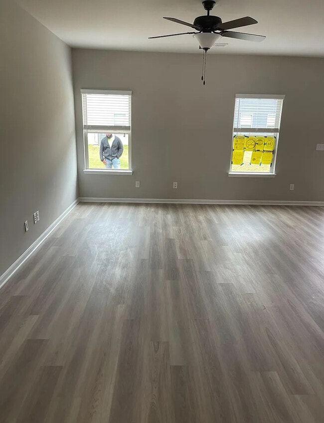 Foto del edificio - Room in House on Stovall Pl