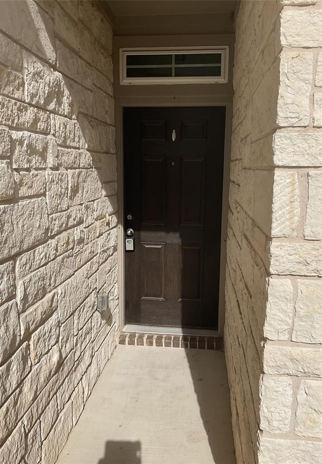 Building Photo - 602 Pearly Eye Dr