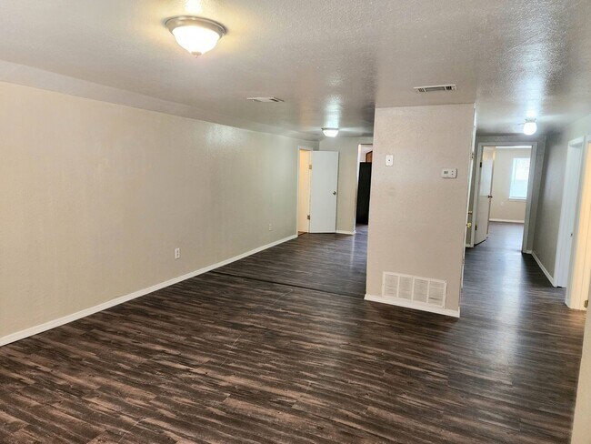 Foto del edificio - 905/907 N Ave K - duplex