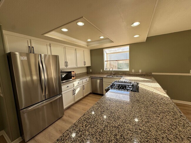 Building Photo - 4 Bed 3 Bath in Desirable Santa Maria Neighborhood