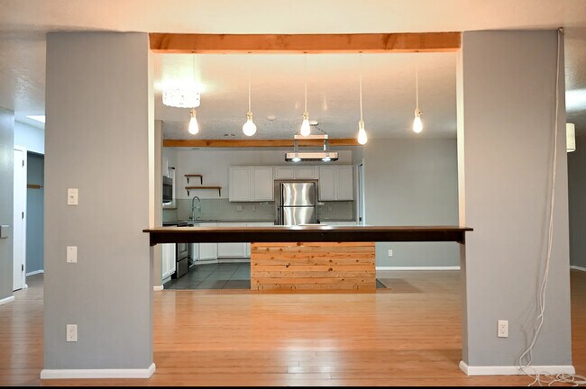 Foto del edificio - 7106 Shoshone Rd NE