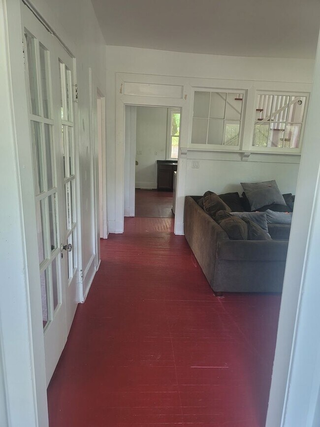 Building Photo - Old Shandon - SHORT TERM SUMMER RENTAL AVA...