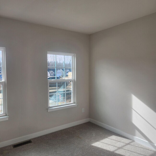 Foto del edificio - 211 Woodcreek Rd