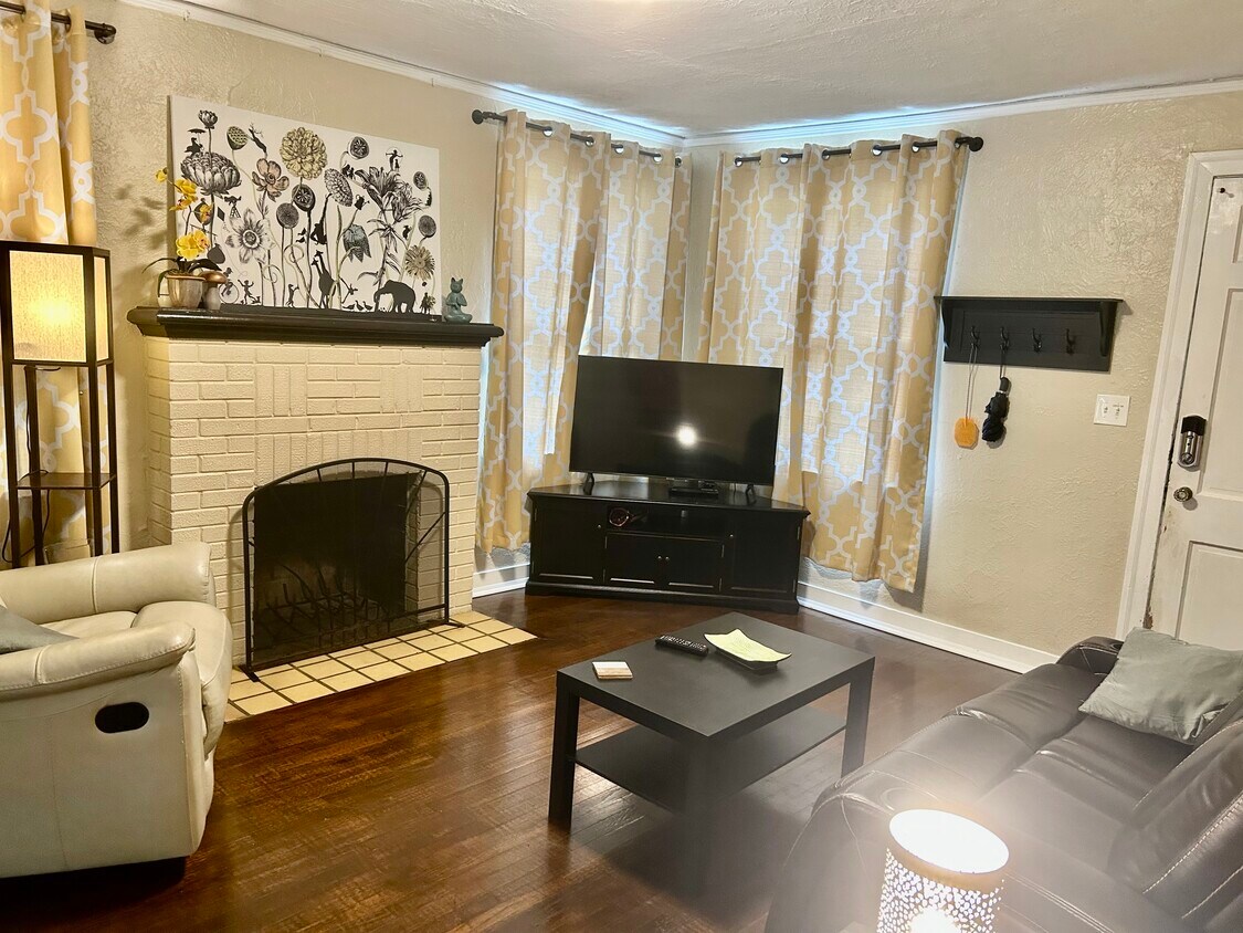 Foto principal - 3624 Myra St