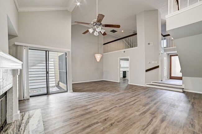 Foto del edificio - 3310 Meadway Dr