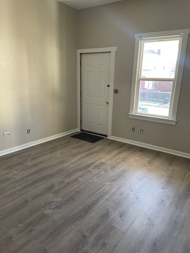 Building Photo - 2019 W Burnett Ave