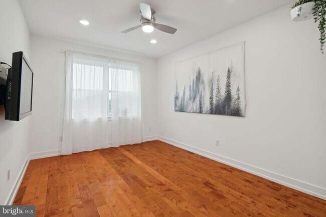 Building Photo - 2515 N Front St