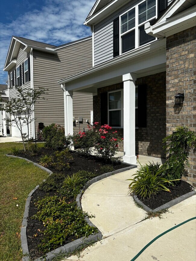 Building Photo - 613 Silver Spruce FOR RENT!