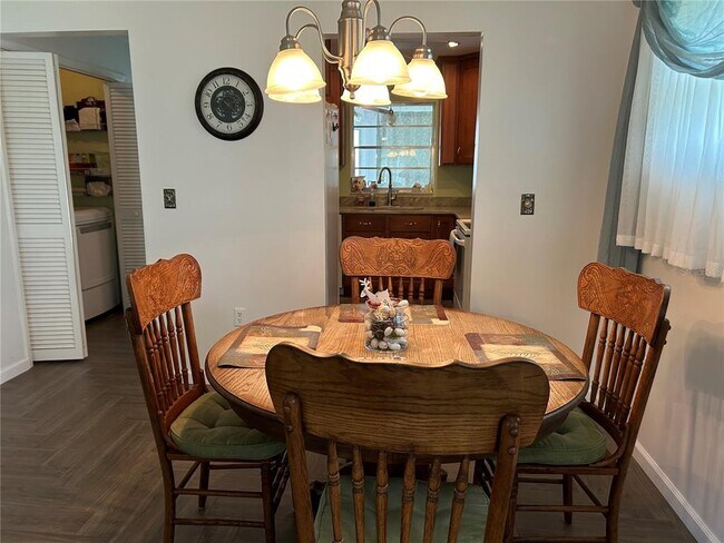 Foto del edificio - 1359 Glendale Cir W