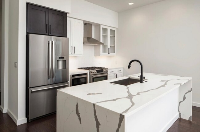 Building Photo - 1001 Park Ave NE