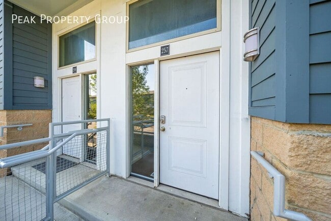 Foto del edificio - Available Fall 2025! 3 Bedroom Townhome in...