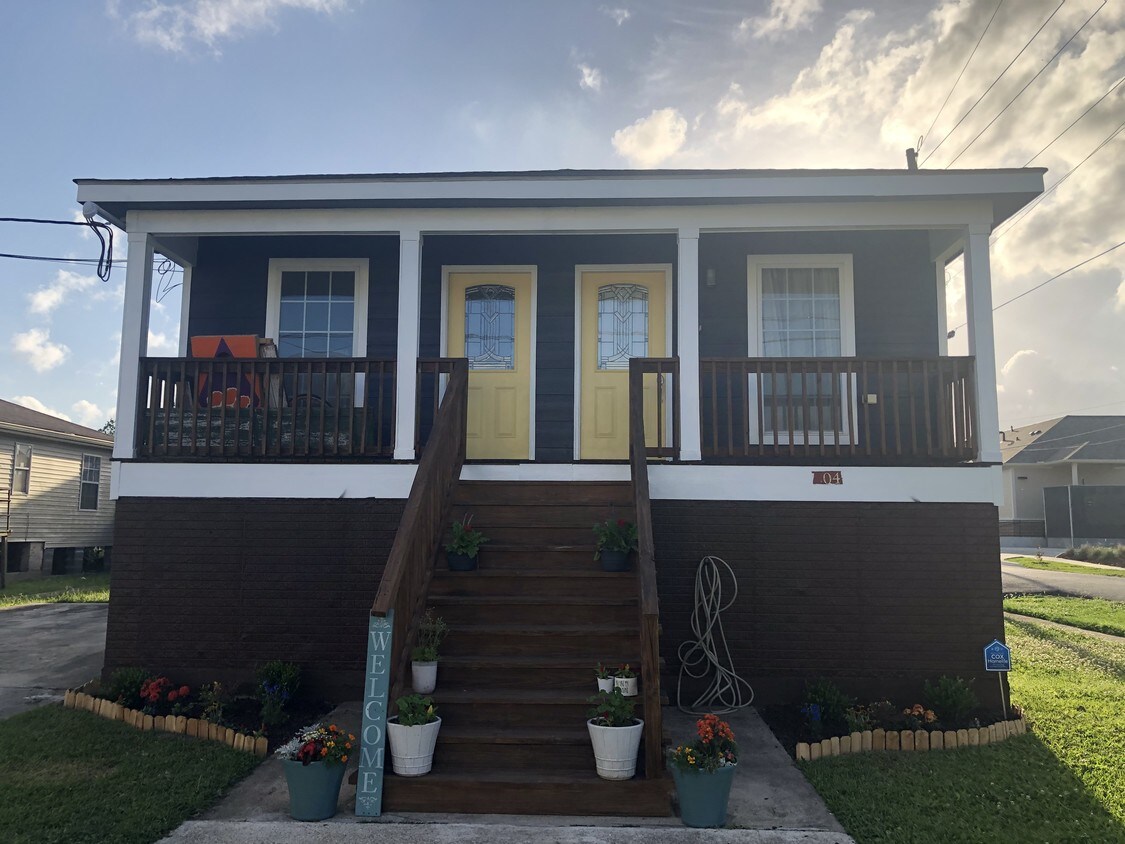 Primary Photo - 6040 Marigny St