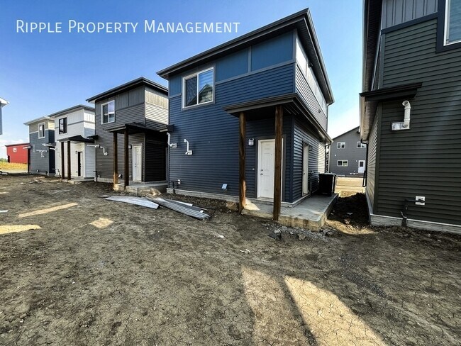 Building Photo - AMAZING 1 BED LANEWAY SUITE | MODERN LIVING IN THE ORCHARDS