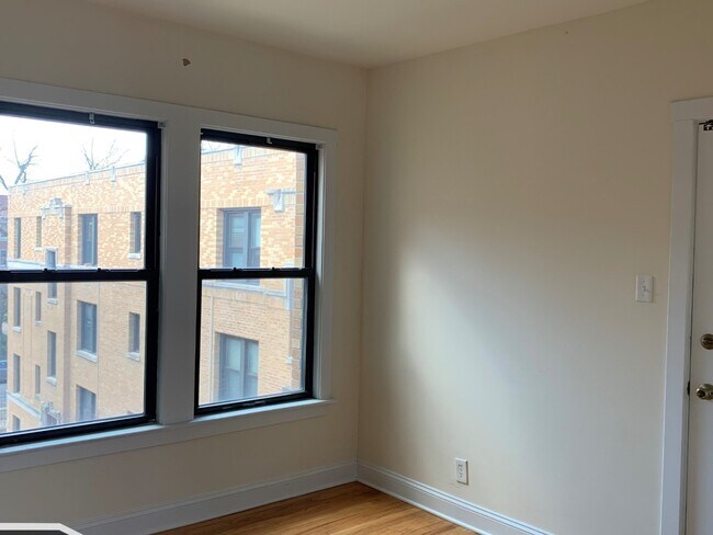 Building Photo - 2617.5 N Spaulding Ave