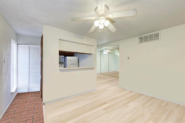 Building Photo - 2110 Rio Grande St