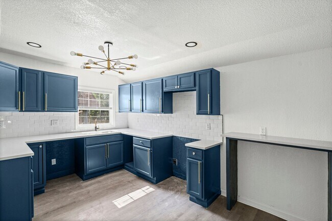 Foto del edificio - 1236 E 83rd Terrace