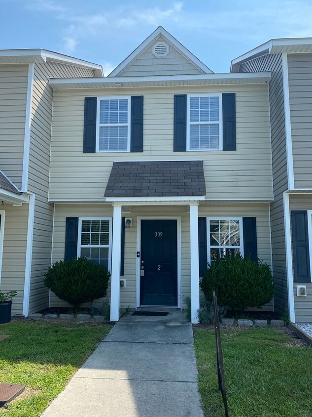 Foto principal - Cute 2 bedroom, 2.5 bath Townhouse in Hube...