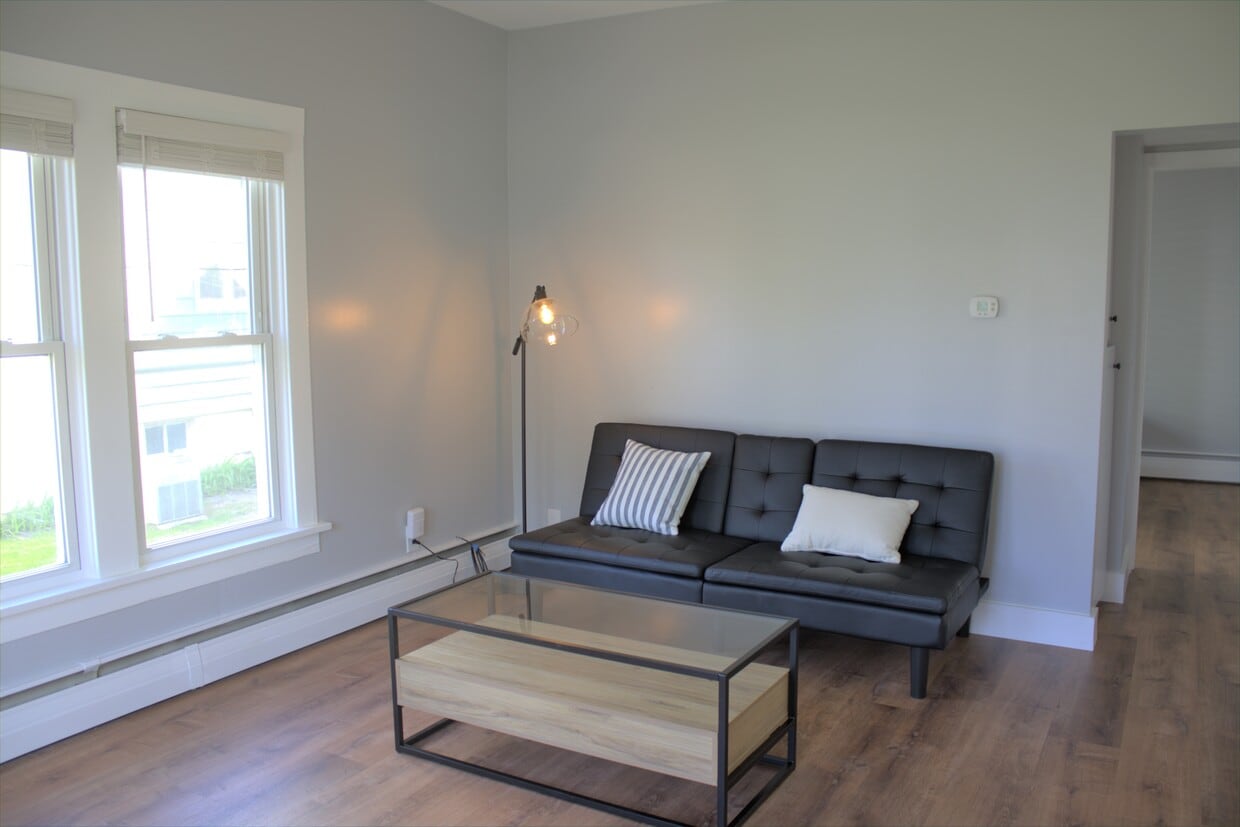 Living room Cable/internet ready - 510 McDonald St