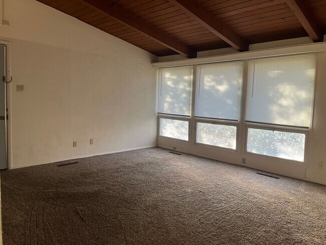 Foto del edificio - 3 BEDROOM 2 FULL BATH HOME NEAR SHUNGA PAR...