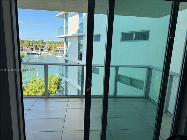 Foto del edificio - 6620 Indian Creek Dr
