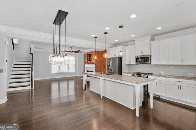 Building Photo - 6428 Brookside Blvd