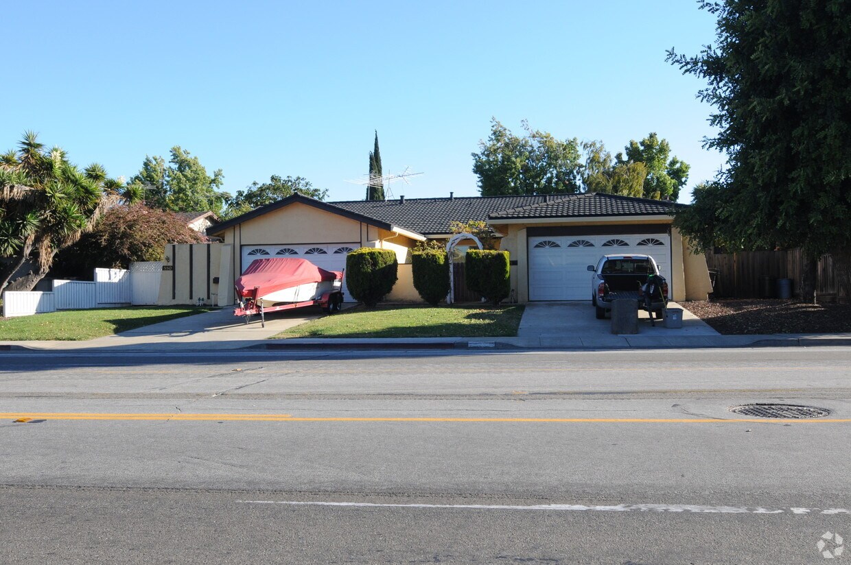Primary Photo - 878-880 E Evelyn Ave