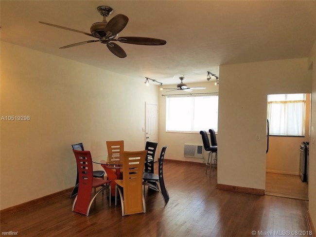 Building Photo - 2 br, 2 bath  - 4720 Pine Tree Dr # 244