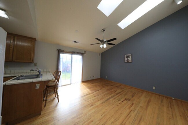 Foto del edificio - Comfortable 3/2 in the Little Pond Neighborhood